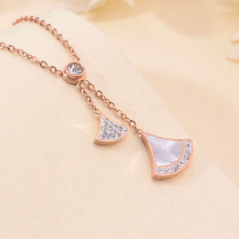 2021 New Model Zirconia Inlaid Korean Style Personalized Shell Pendant Non-Fading Stainless Titanium Steel Necklace Jewelry For Women