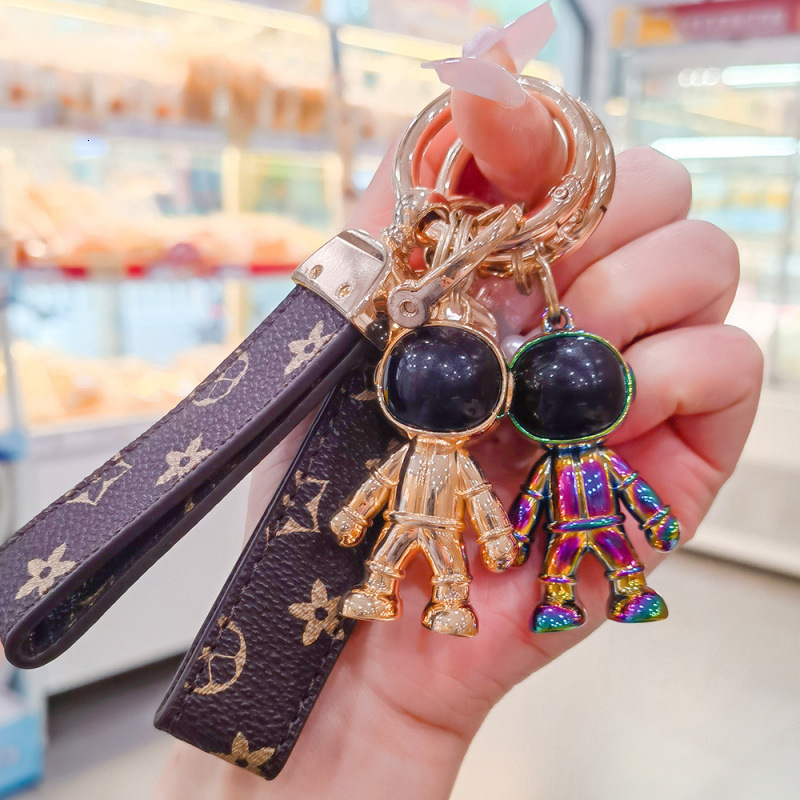 Creative high-quality metal astronaut 3D keychain couple pendant gift wholesale travel souvenir