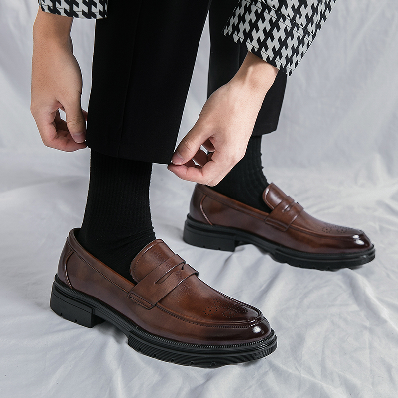2026s Classic Fashion Trendy Leather Shoes for Men's Business and Leisure One Step Stepping Carved British Men's Shoes