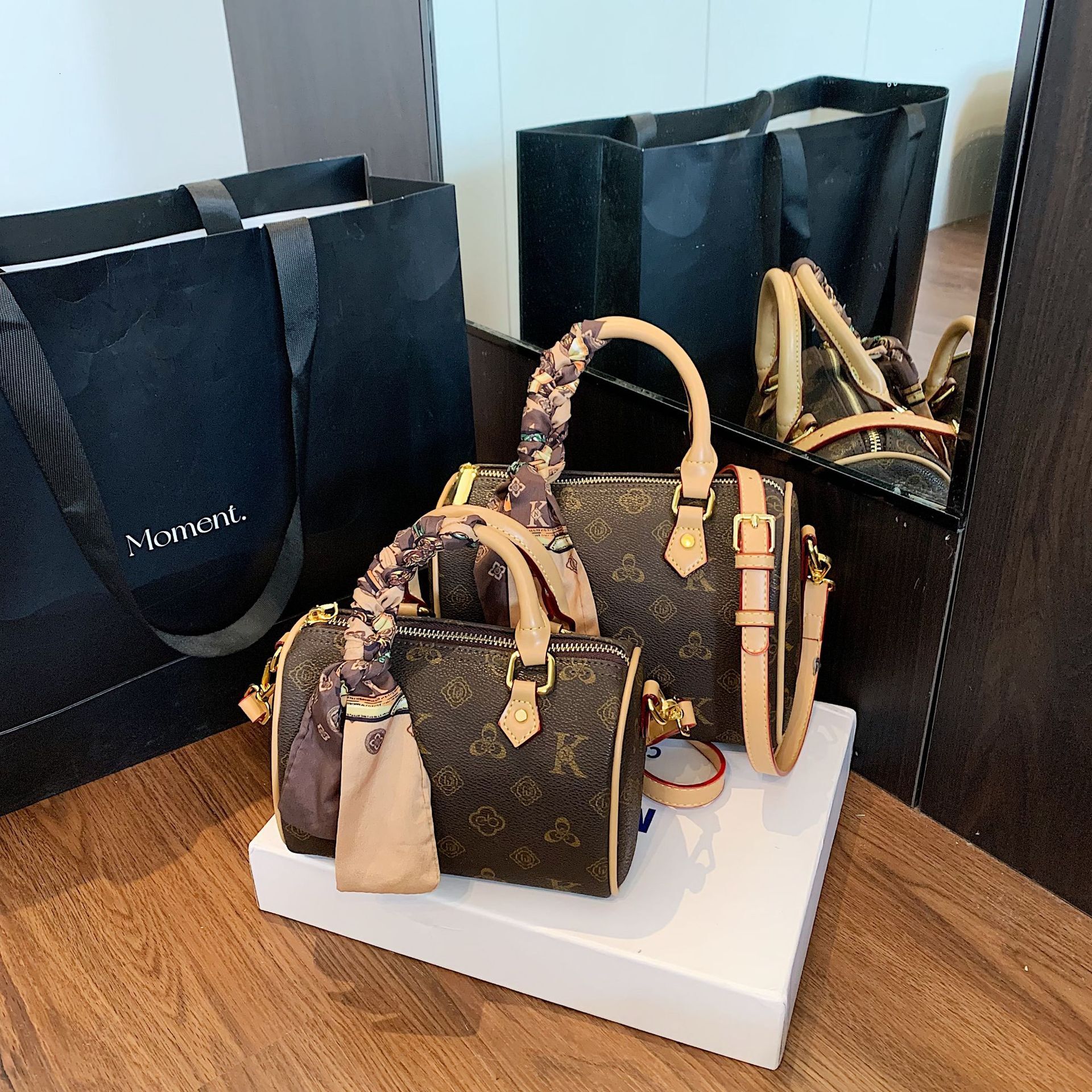 High-end 2026 new European and American style letter monogram fashion pillow handbag shoulder crossbody women's bag