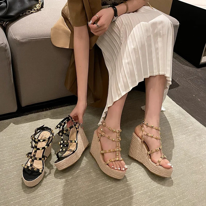 Rivet Wedge Sandals Open Toe Ankle Buckle Strap Ladies Platform High Heels Roman Rattan Grass Woven Shoes 260421