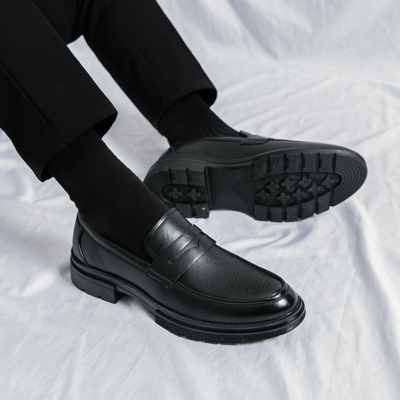 2026s Classic Fashion Trendy Leather Shoes for Men's Business and Leisure One Step Stepping Carved British Men's Shoes