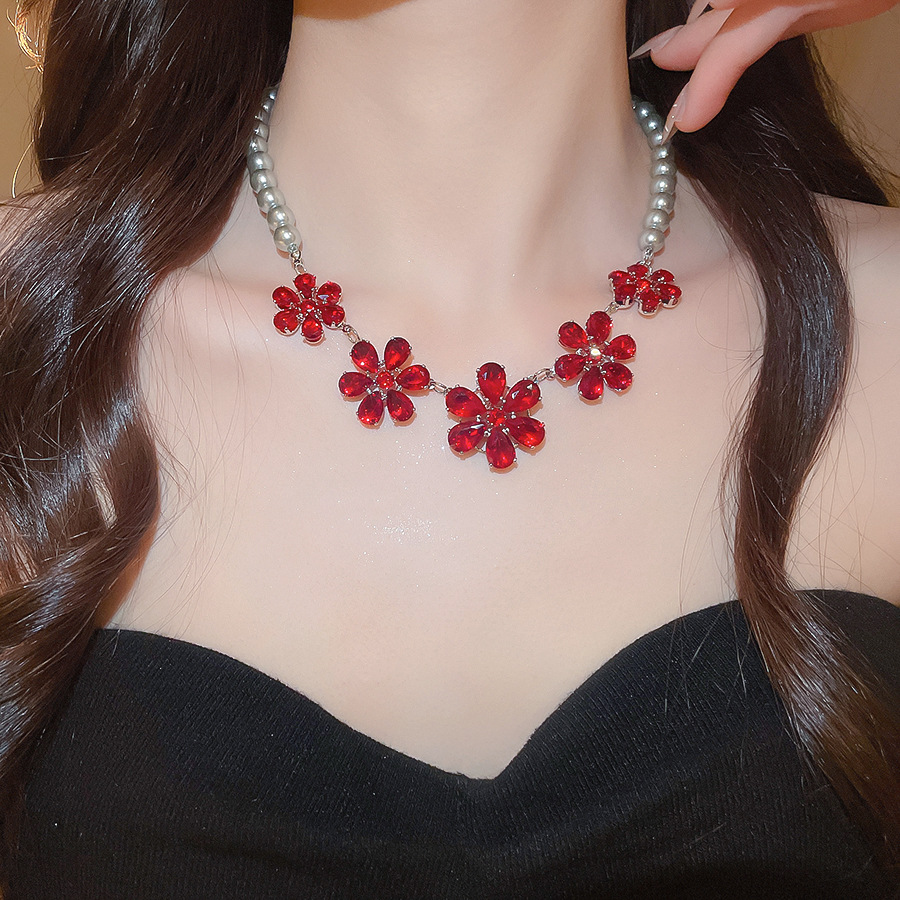 Elegant Red Rhinestone Flower Pearl Necklace for Ladies, French Fashion, High-End Niche Design, New Collarbone Chain - view 7