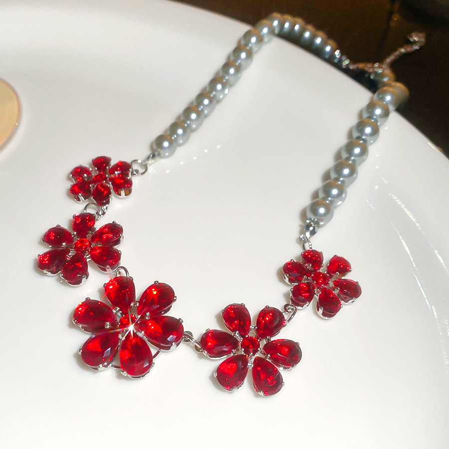 Elegant Red Rhinestone Flower Pearl Necklace for Ladies, French Fashion, High-End Niche Design, New Collarbone Chain - view 9