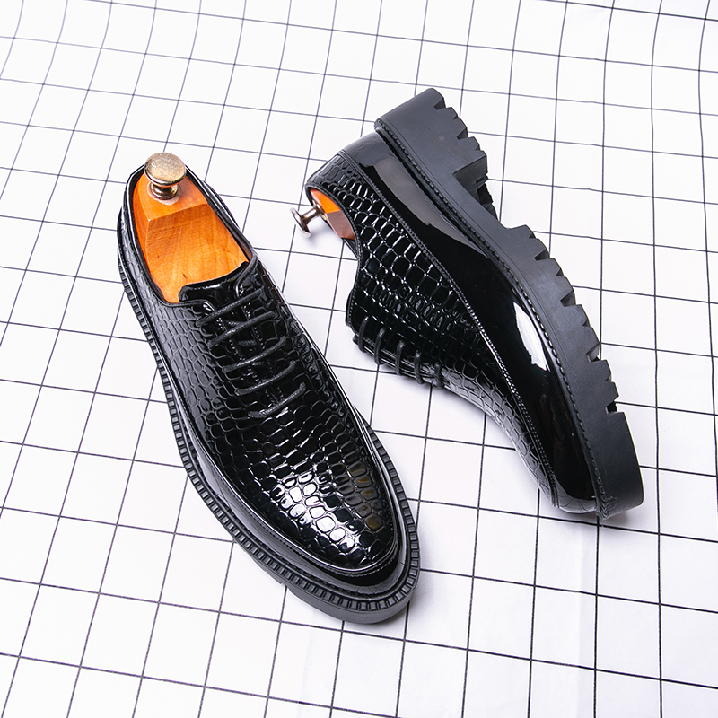 Classic and trendy crocodile patterned thick soled sponge shoes for men's formal wear leather shoes in sizes 38-46