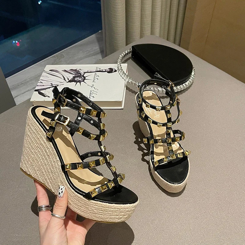 Rivet Wedge Sandals Open Toe Ankle Buckle Strap Ladies Platform High Heels Roman Rattan Grass Woven Shoes 260421