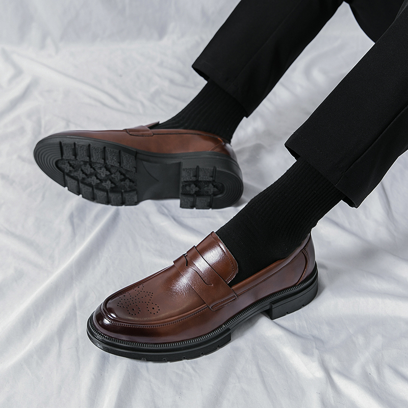 2026s Classic Fashion Trendy Leather Shoes for Men's Business and Leisure One Step Stepping Carved British Men's Shoes