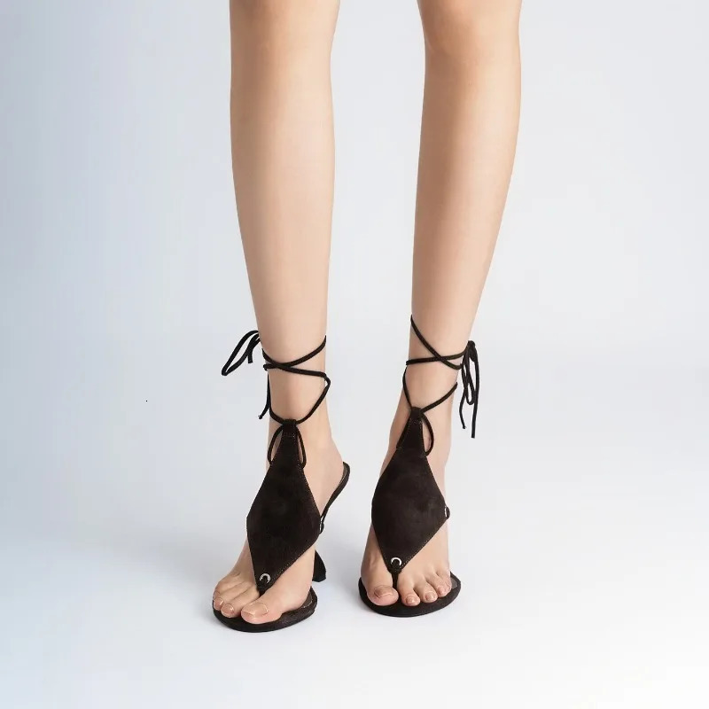 European and American Niche Fashion Trend Banquet Sandals 2026 Womens Spring Summer Cross Tie Toe Shoes 260421