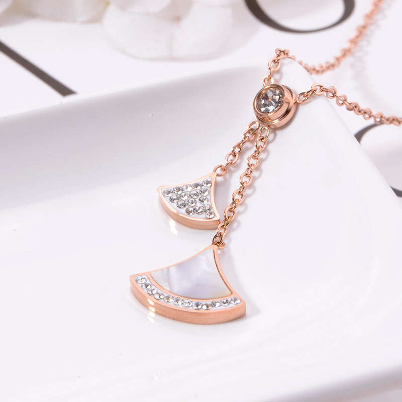 2021 New Model Zirconia Inlaid Korean Style Personalized Shell Pendant Non-Fading Stainless Titanium Steel Necklace Jewelry For Women