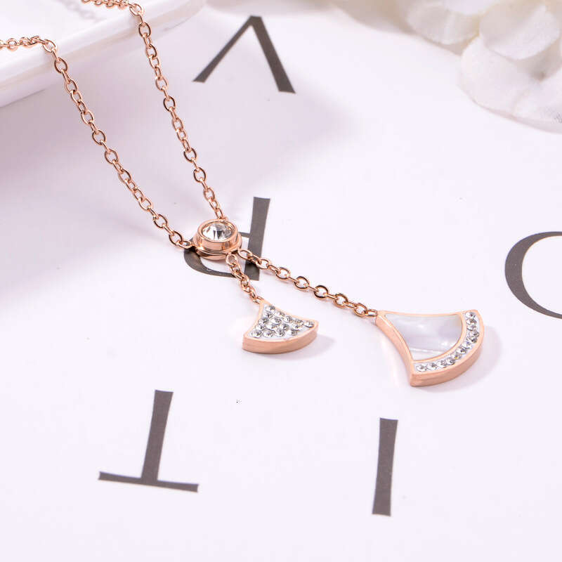2021 New Model Zirconia Inlaid Korean Style Personalized Shell Pendant Non-Fading Stainless Titanium Steel Necklace Jewelry For Women
