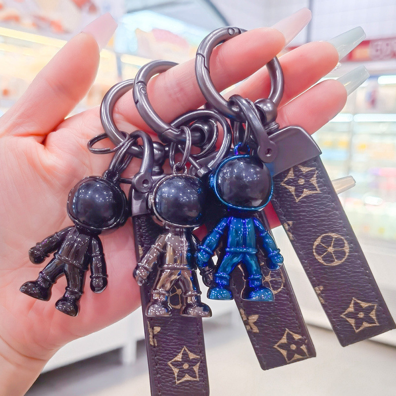 Creative high-quality metal astronaut 3D keychain couple pendant gift wholesale travel souvenir