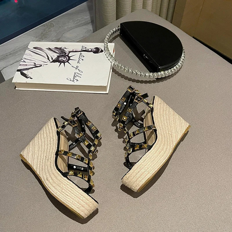 Rivet Wedge Sandals Open Toe Ankle Buckle Strap Ladies Platform High Heels Roman Rattan Grass Woven Shoes 260421