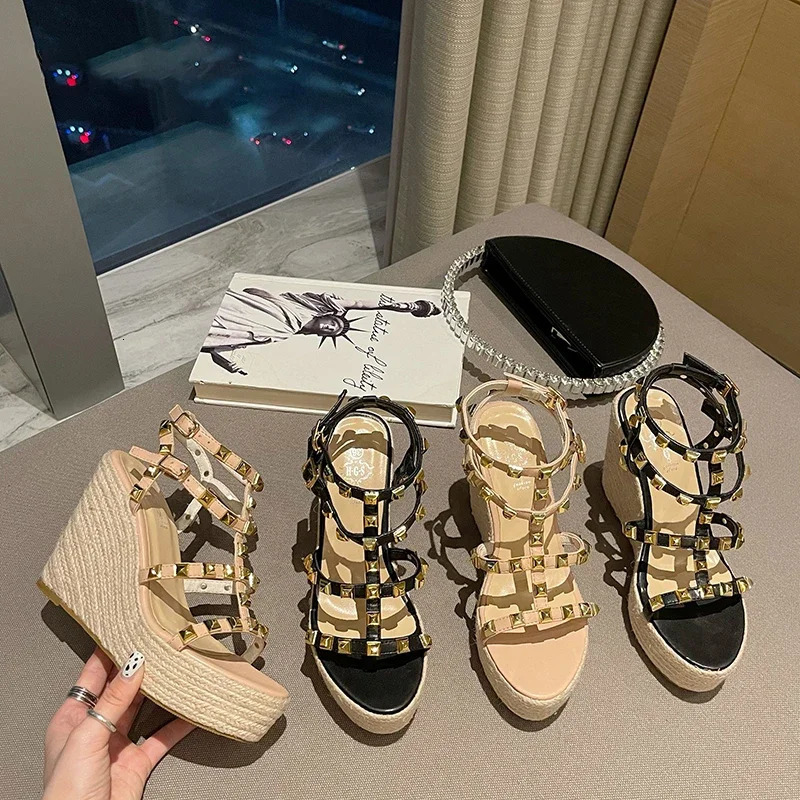 Rivet Wedge Sandals Open Toe Ankle Buckle Strap Ladies Platform High Heels Roman Rattan Grass Woven Shoes 260421