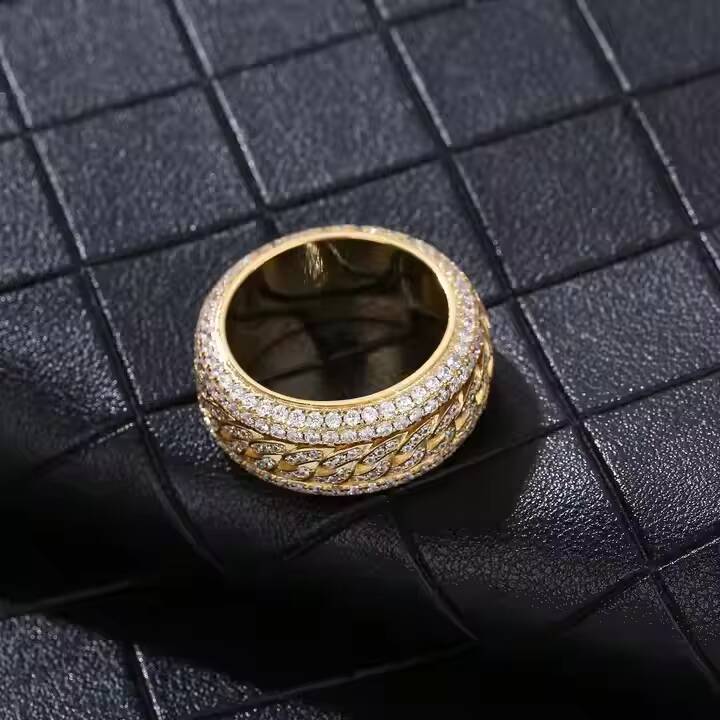 Luxury Stainless Steel Moissanite Engagement Rings with Elegant Pattern for Wedding