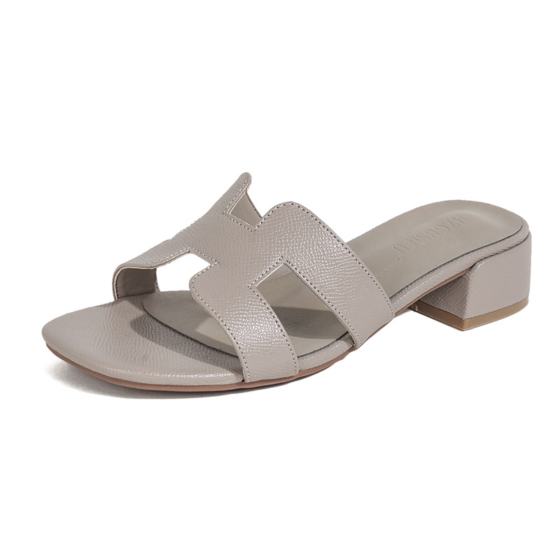 HZGUSIFU Women's designer flat slippers outdoor 2026 new summer comfortable fashionable versatile bottomed beach travel sandals