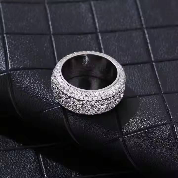Luxury Stainless Steel Moissanite Engagement Rings with Elegant Pattern for Wedding