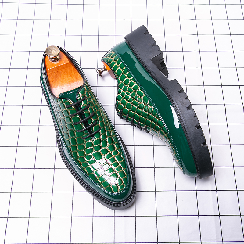 Classic and trendy crocodile patterned thick soled sponge shoes for men's formal wear leather shoes in sizes 38-46