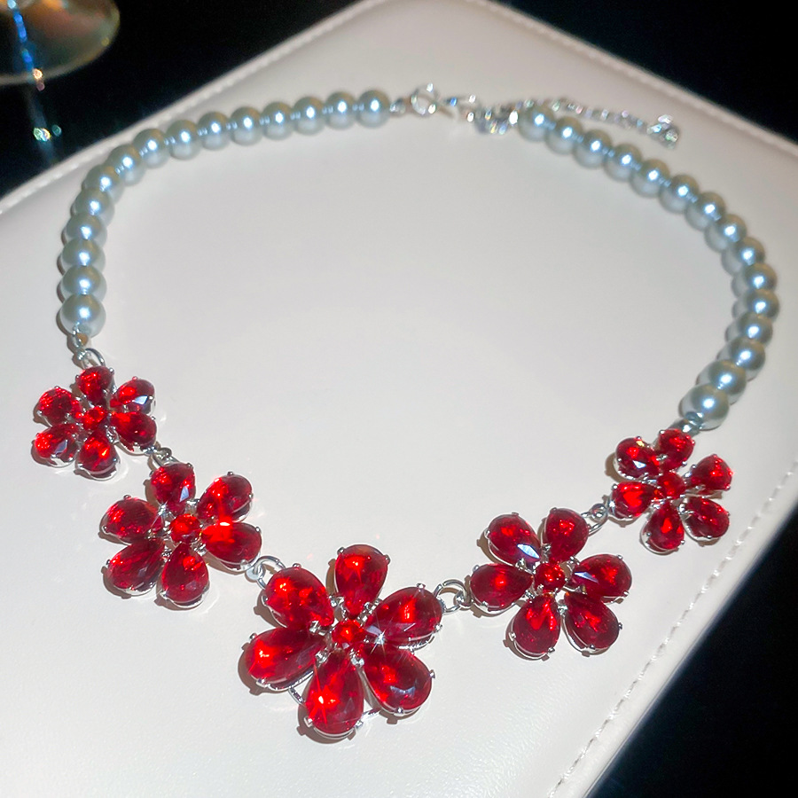 Elegant Red Rhinestone Flower Pearl Necklace for Ladies, French Fashion, High-End Niche Design, New Collarbone Chain - view 6