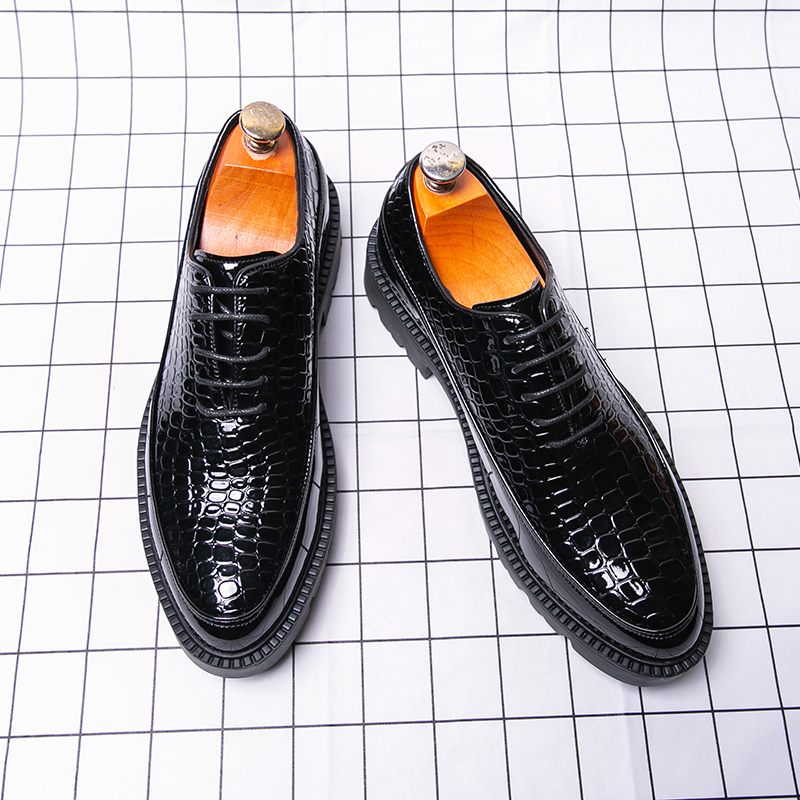 Classic and trendy crocodile patterned thick soled sponge shoes for men's formal wear leather shoes in sizes 38-46