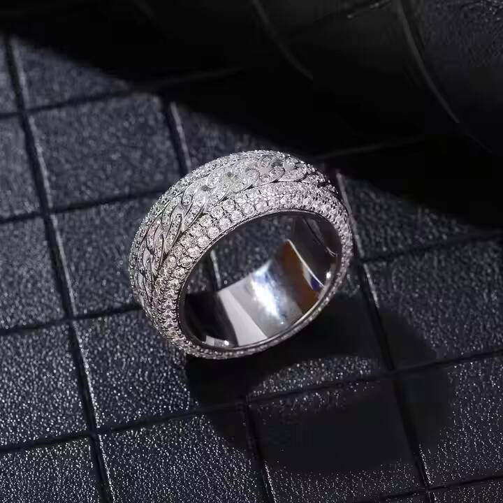 Luxury Stainless Steel Moissanite Engagement Rings with Elegant Pattern for Wedding
