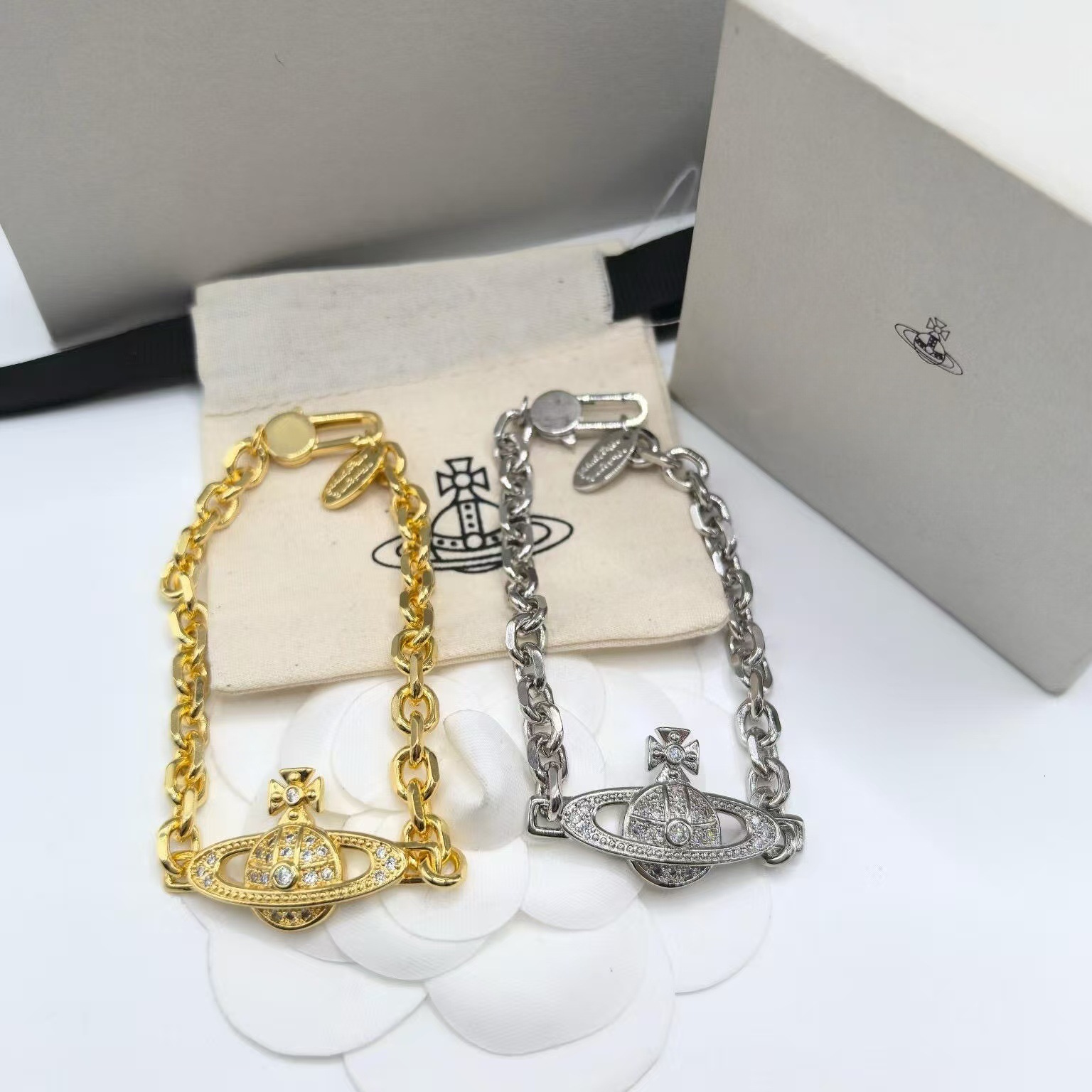 Designer vivienes viviannens Jewelry viviennelies Westwoodlies Empress Dowager Saturn Bracelet INS Style Punk Style Women NonFading Niche HighEnd Light Luxury P