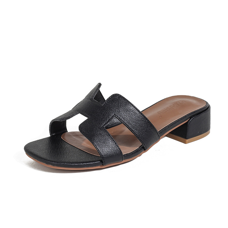 HZGUSIFU Women's designer flat slippers outdoor 2026 new summer comfortable fashionable versatile bottomed beach travel sandals