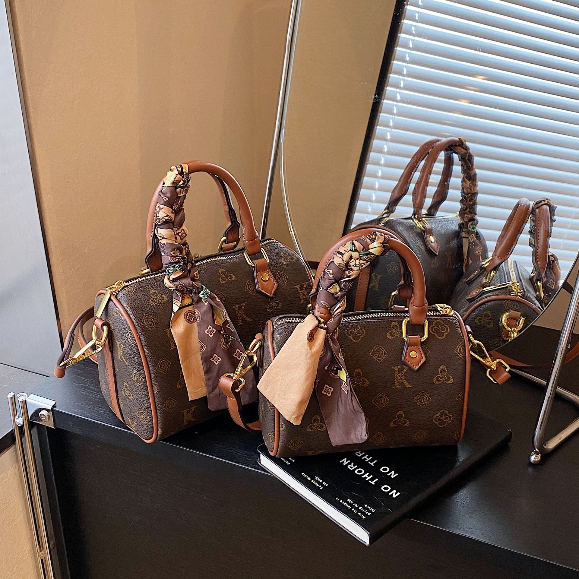 High-end 2026 new European and American style letter monogram fashion pillow handbag shoulder crossbody women's bag