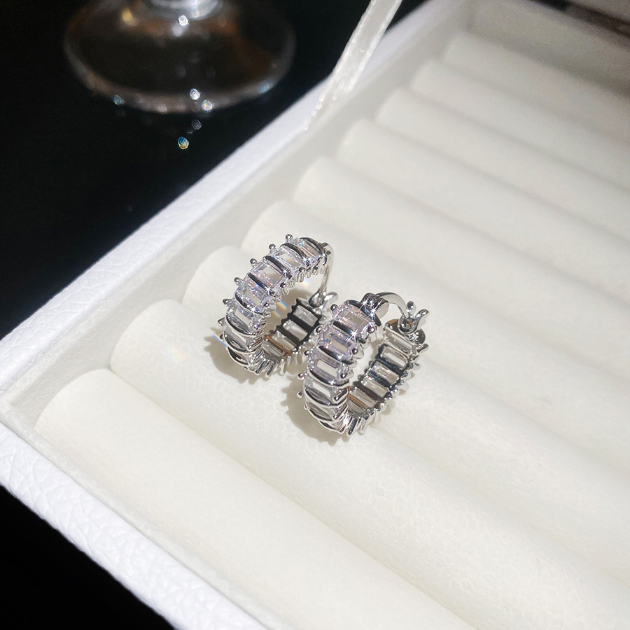 Korean-style ins-inspired zircon square hollow bracelet earring set, light luxury with a high-end feel, niche and exquisite versatile accessories - view 8
