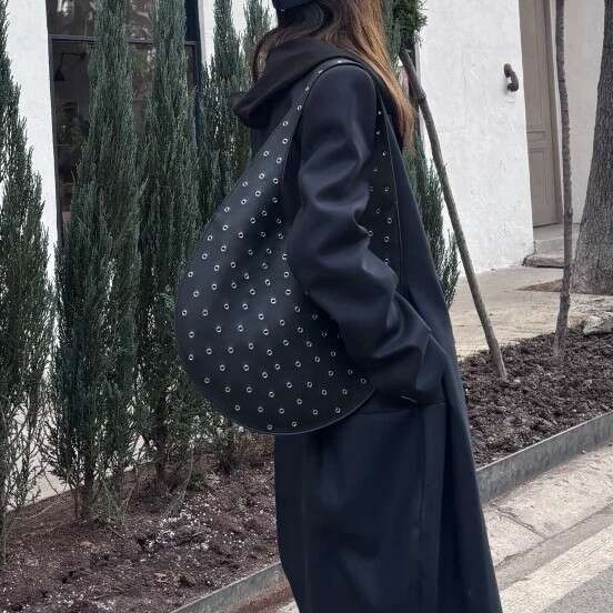 Niche design underarm shoulder bag, luxury genuine leather crossbody handbag, high-end fashionable and versatile, retro casual commuter women's b