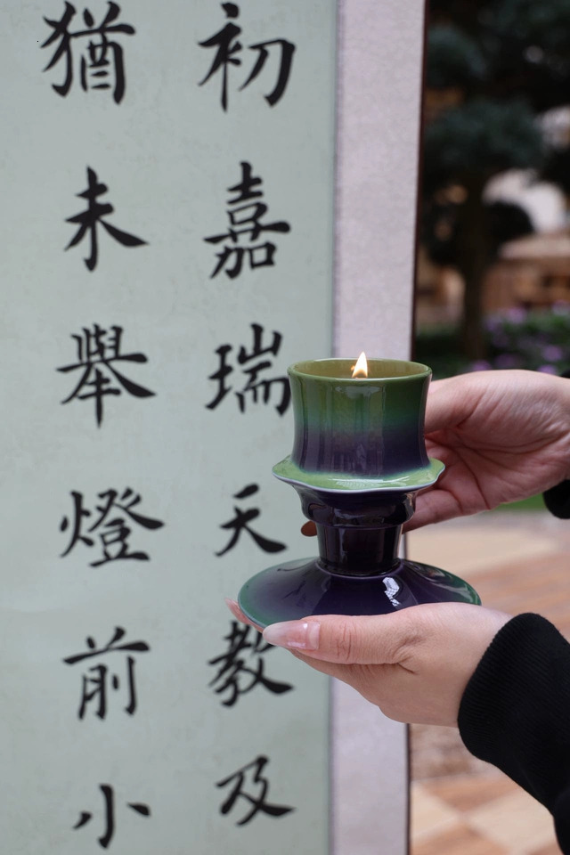 Tang Song - Partner Show Recommendation: The same style candle holder. I am a bamboo green, bamboo grass wood fragrance-scented candle for birthday gi