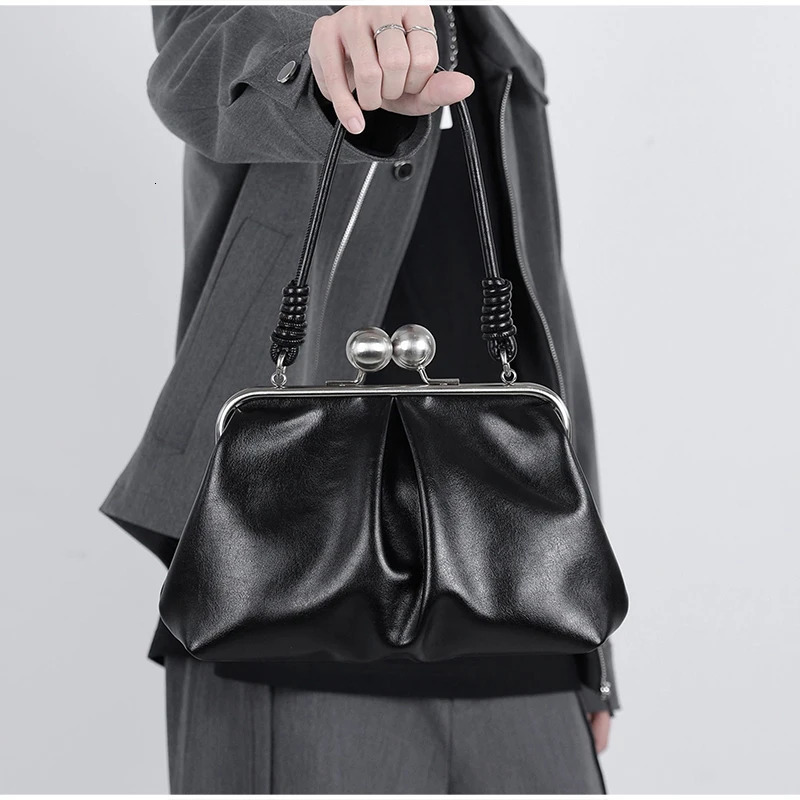 y n Clip Bag Fashion Largecapacity Frame Handbag Spacious Carryall Women Versatile Shoulder Vintage Shell Clutch Purse 260421