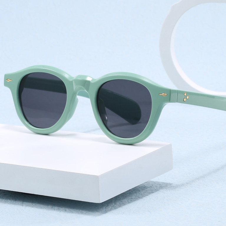 Small Round Sunglasses Women Retro Clear Ocean Lens Shades UV400 Men Rivets Punk Sun Glasses Thick Steampunk Beach Travel Shades Oval UV400 CB Fashion