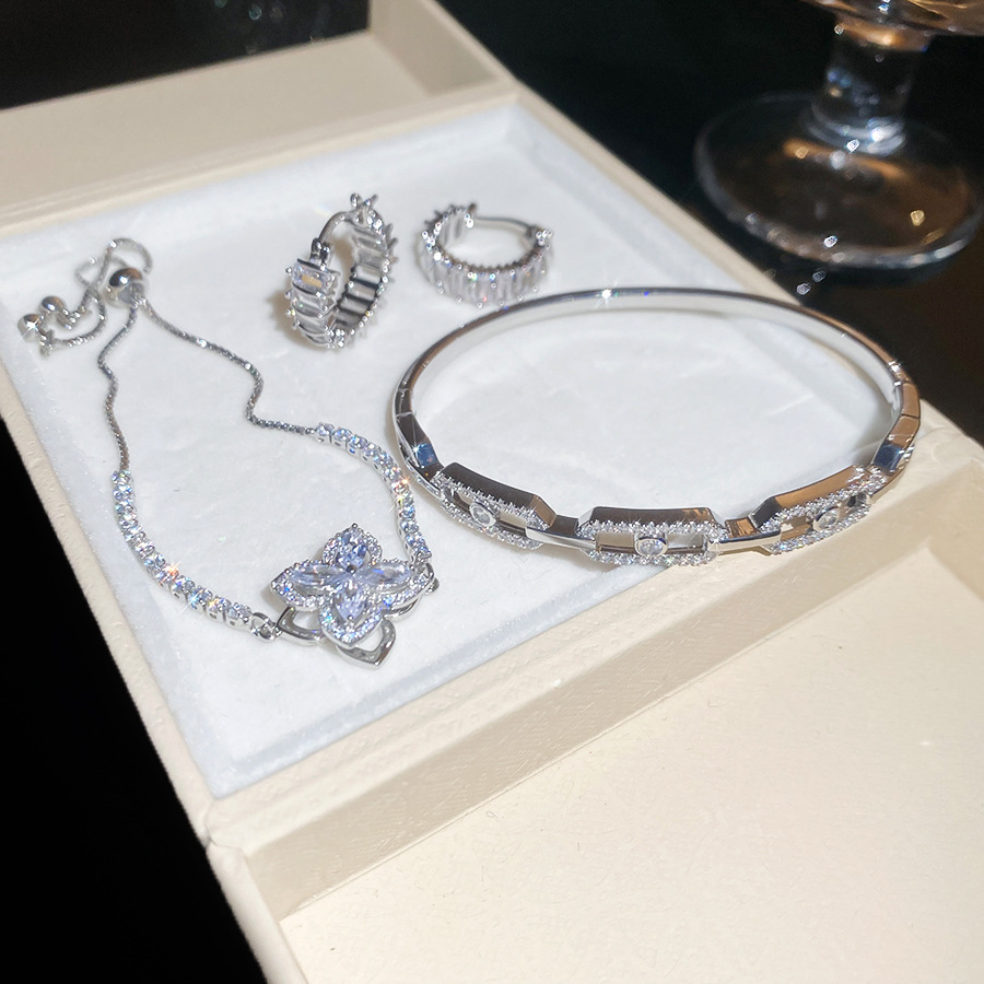 Korean-style ins-inspired zircon square hollow bracelet earring set, light luxury with a high-end feel, niche and exquisite versatile accessories - view 4