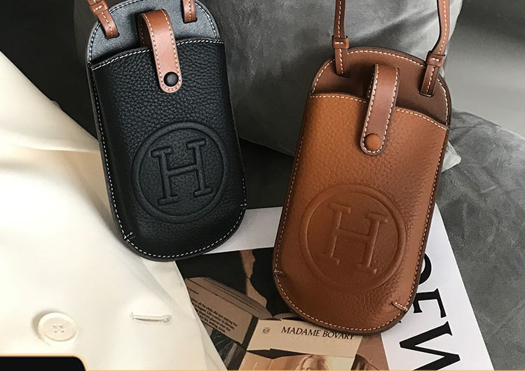 Mobile phone bag, crossbody small bag women, 2026 new style, fashionable high-end, compact exquisite for summer, made of genuine leather and lightweig