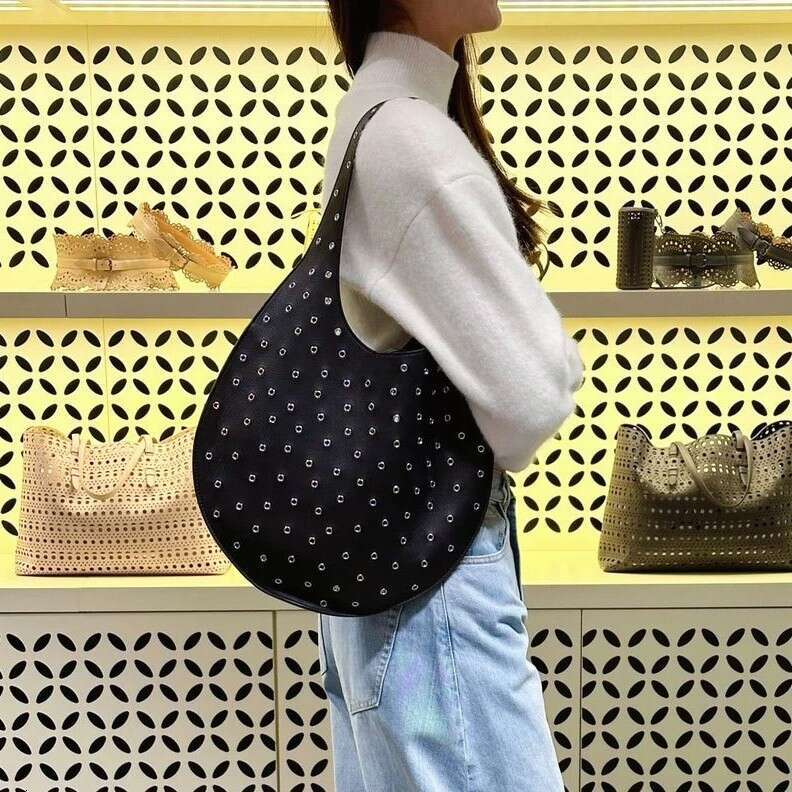 Niche design underarm shoulder bag, luxury genuine leather crossbody handbag, high-end fashionable and versatile, retro casual commuter women's b