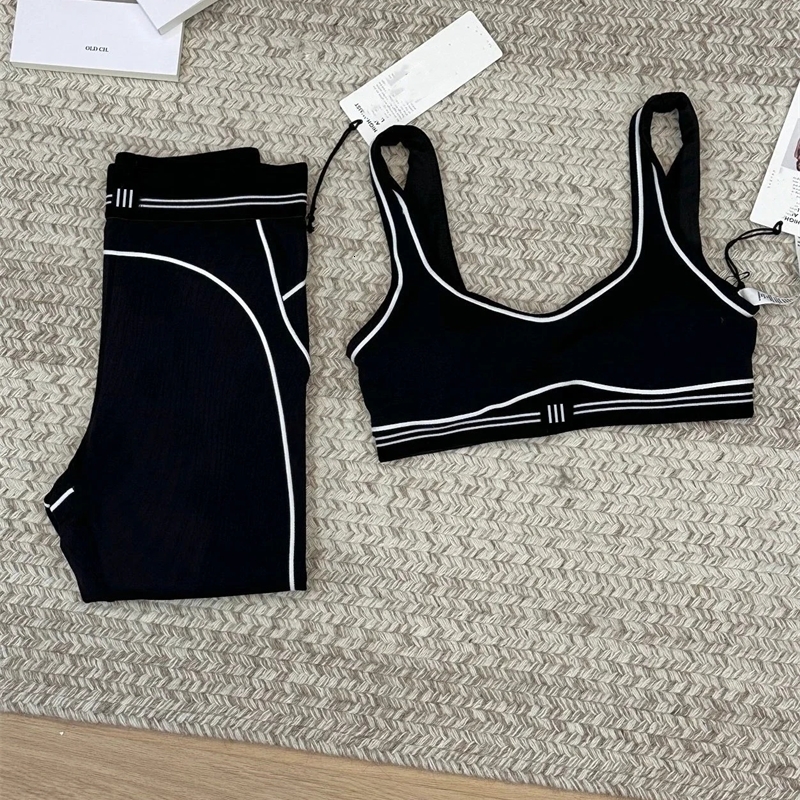 2026 Women Casual Sports Outfit Short Vest Elasticated Leggings Yoga Tightfitting Set y260422
