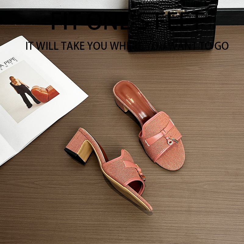 HZGUSIFU Hot new free shipping designer slippers for womens flat slippers green brown black Fashionable and versatile flat bottomed beach sandals