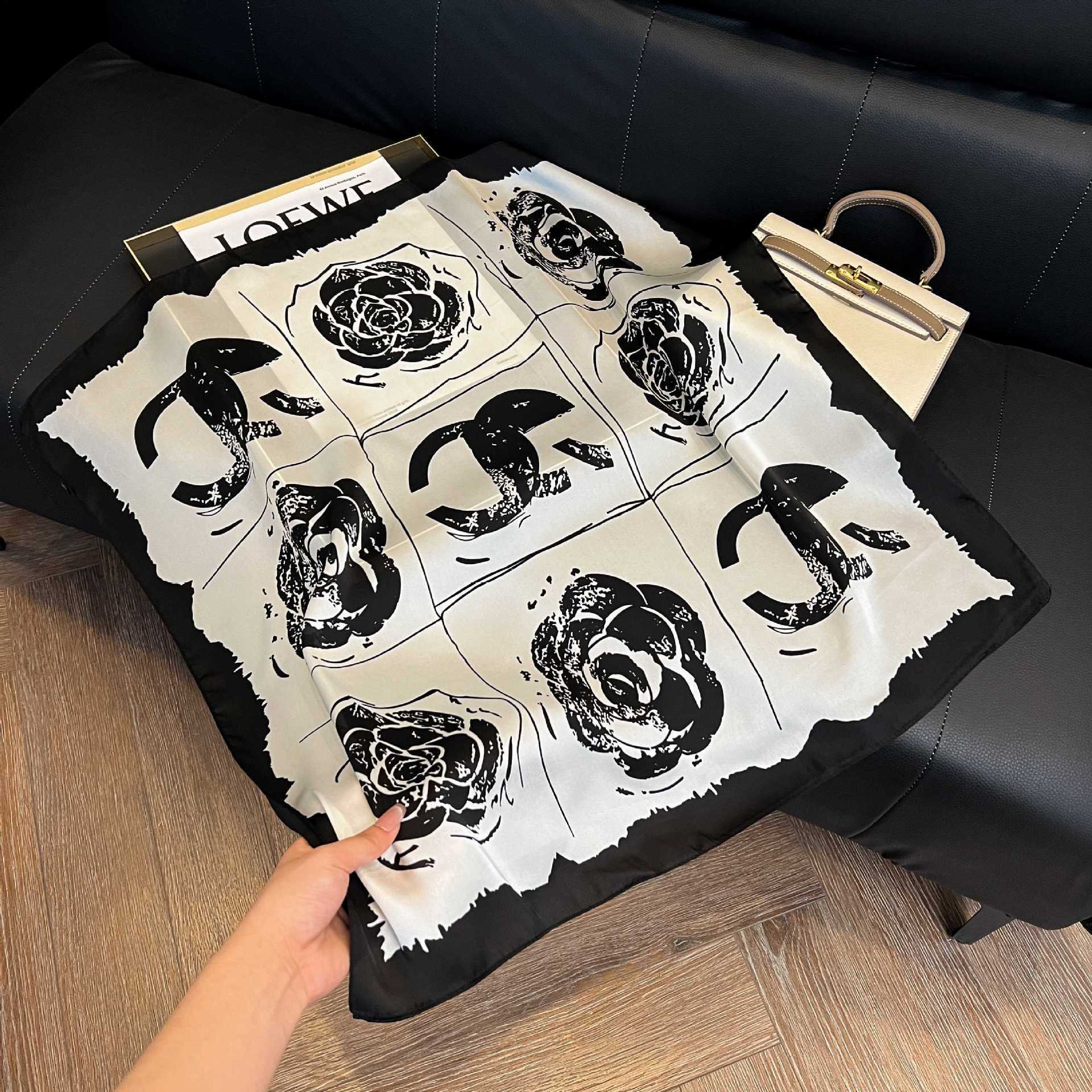 Designer Scarf Women's Luxurious Shawl Luxury Women's Scarf High-quality Silk Scarf Shirt Accordion Decoration Elegant And Versatile