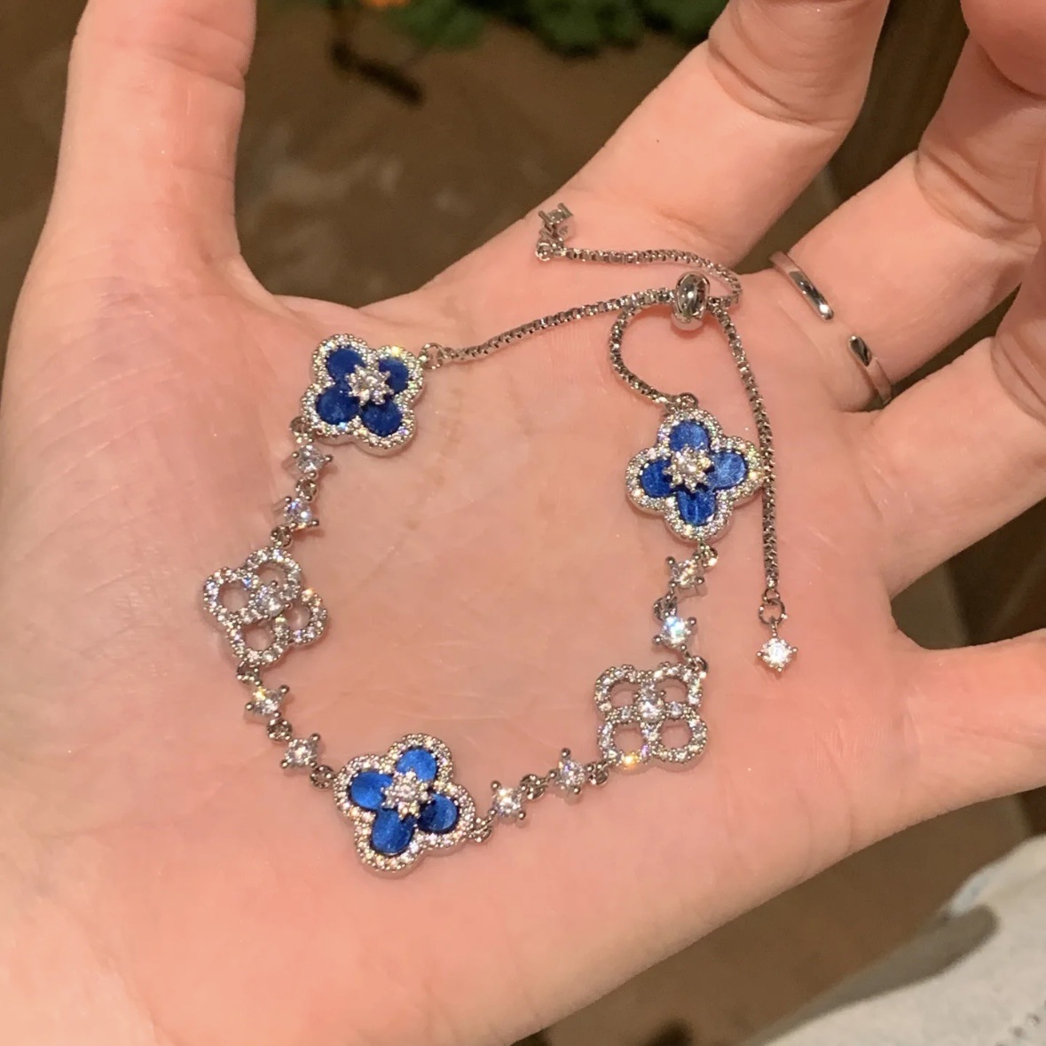 Golden Tone Clover Shaped Link Bracelet Shell And Crystal Decoration Elegant Party Jewelry Fashion Daily Wear Jewelry Gifts For Her