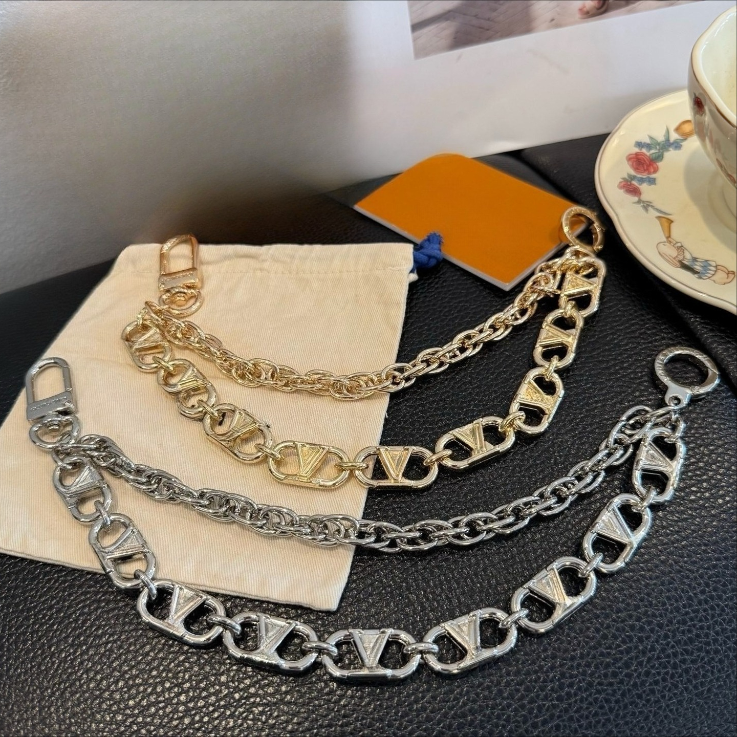 Designer Keychain Bag Charm Keychain Lanyards Trendy Key Chain Accessries Fashion Men Women Bag Charms Keys