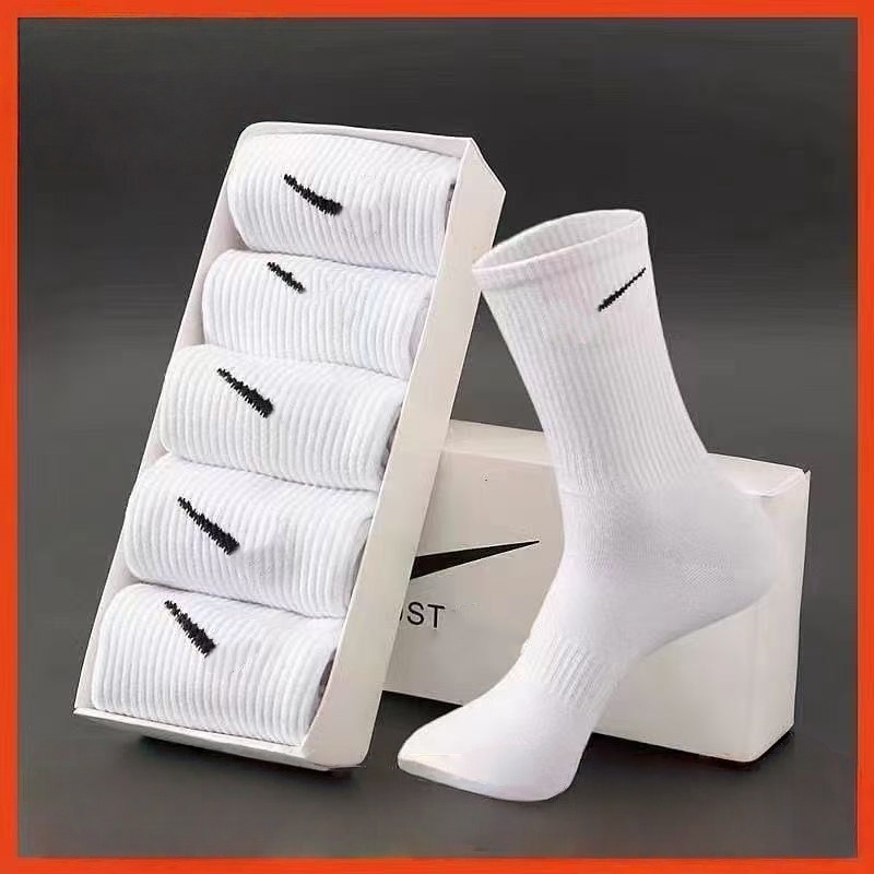 Wholesale brand sports socks wicking sweat pure cotton football basketball rugby socks black and white grey classic embroidered socks 5 pairs 1 box