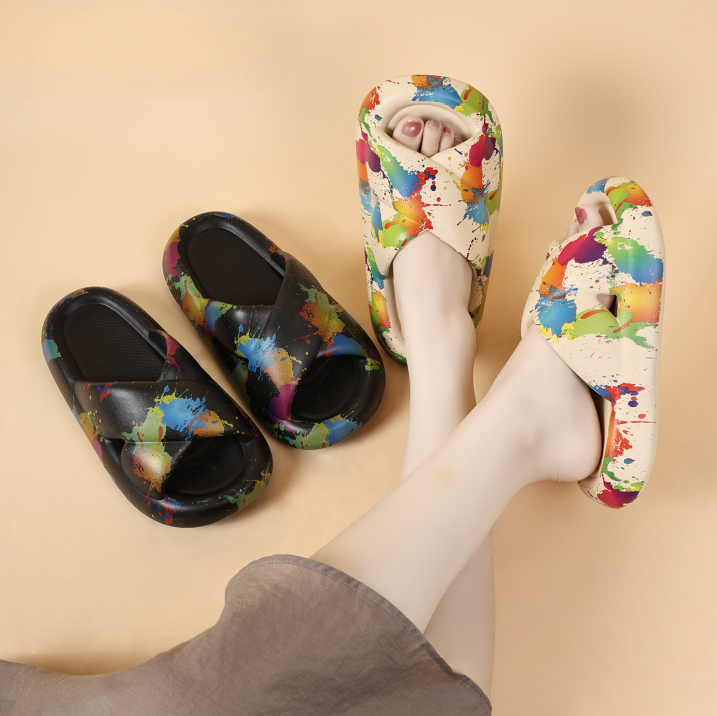 2026 New Fashionable Graffiti Printed Cross Thick Bottom Non slip Beach Cool Slippers
