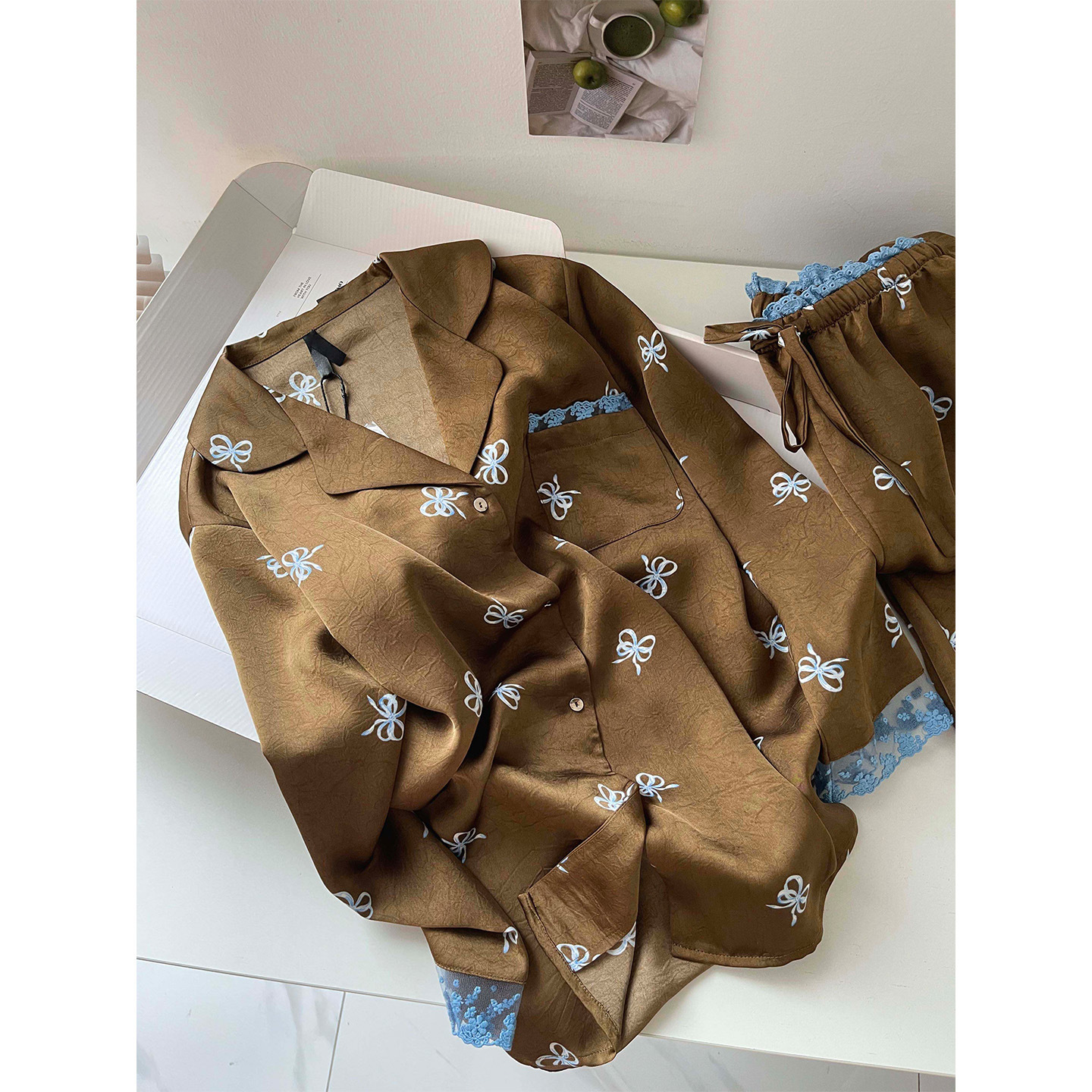 Luxury Brand Designer Womens Retro Maillard Bow Print Ice Silk Pajama Set Lace Trim Long Sleeve Homewear Casual Daily Wear Chic Stylish Modern Trendy