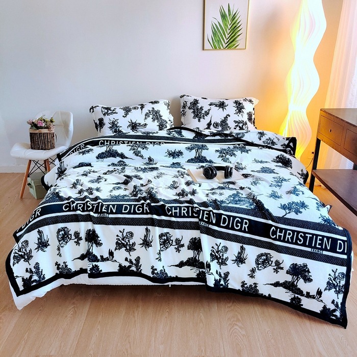 Air-Conditioned Milk Fleece Thickened Flannel Blanket Gift Set
