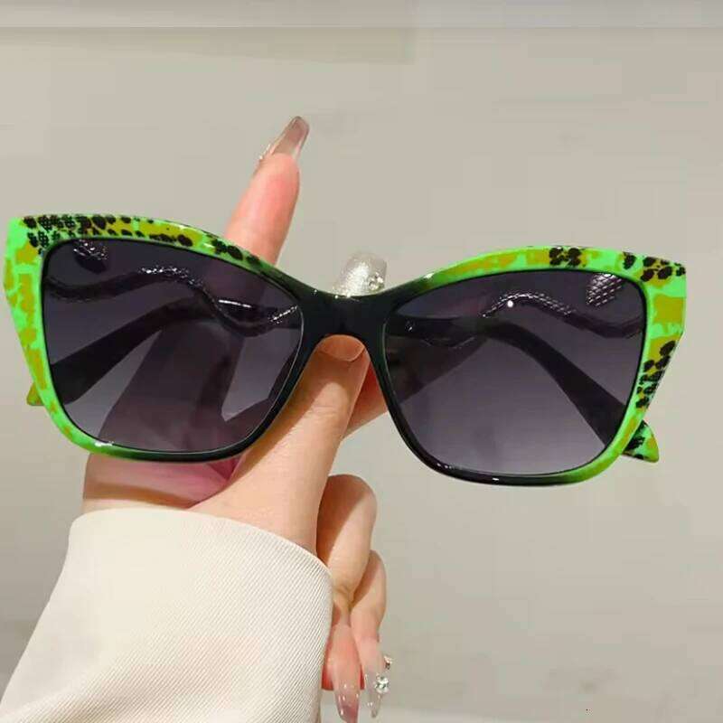 Fashion Large Frame Cat Eye Sunglasses Women Gradient UV Protection Glasses Brand Sexy Ladies Metal Snake Eyeglasses Chunjinqiuli