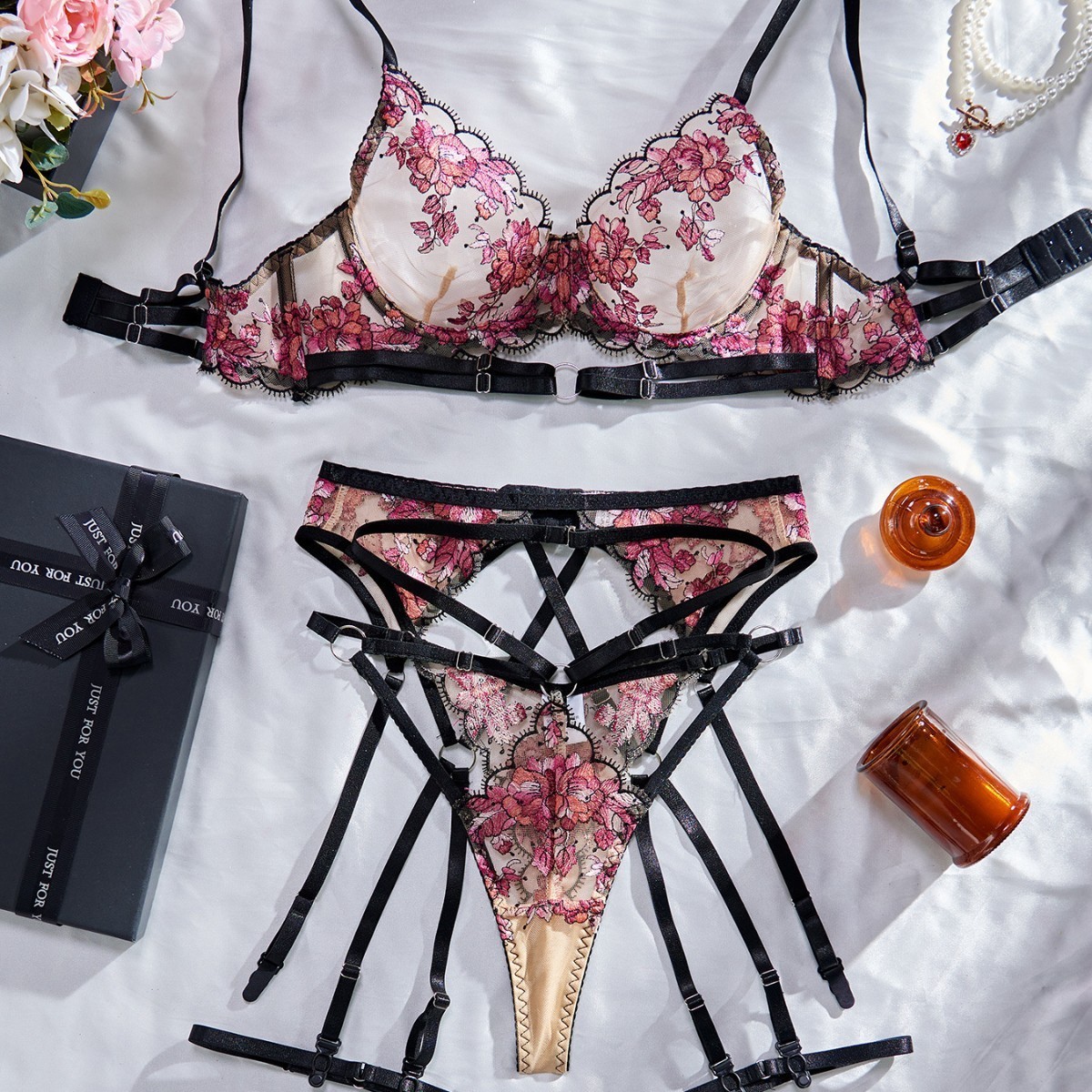 Fashionable seethrough floral embroidered eyelash lace sexy intricate bandage shapewear fourpiece set 211229