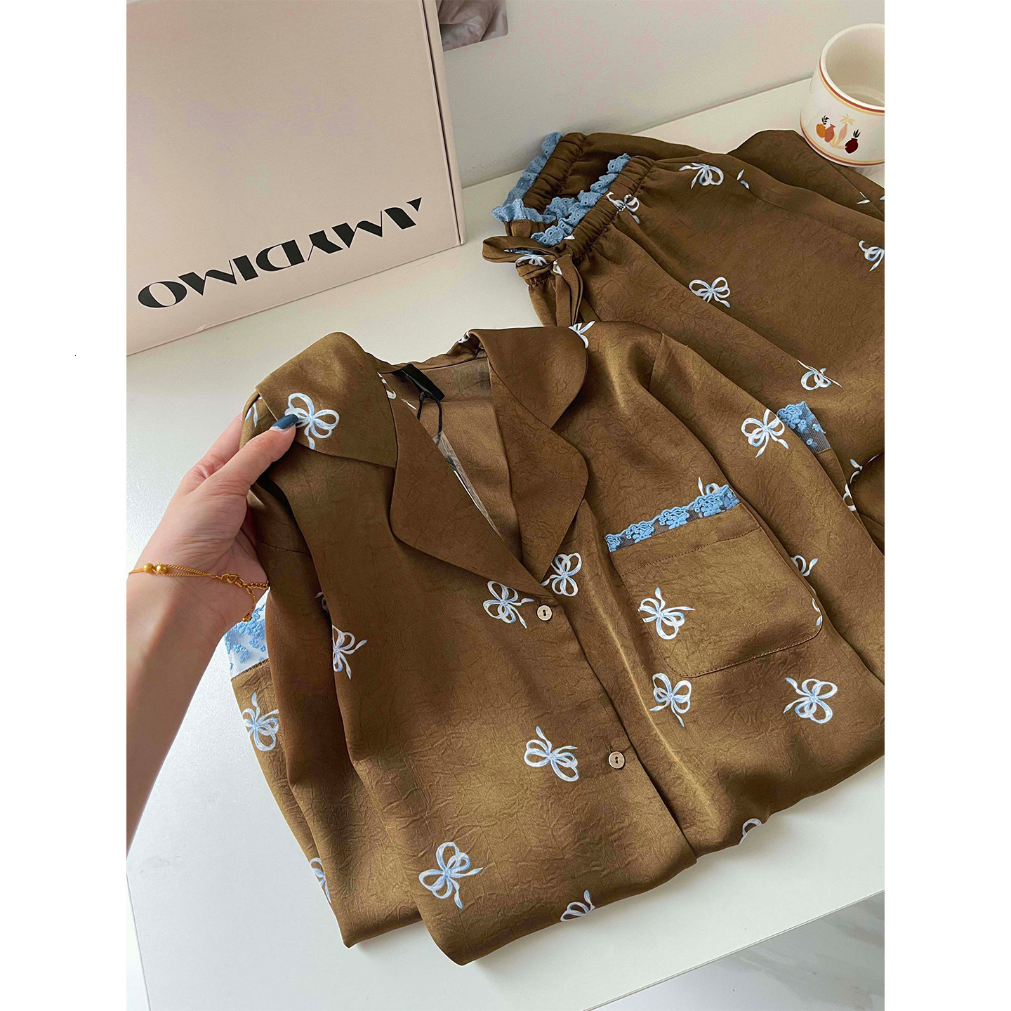 Luxury Brand Designer Womens Retro Maillard Bow Print Ice Silk Pajama Set Lace Trim Long Sleeve Homewear Casual Daily Wear Chic Stylish Modern Trendy