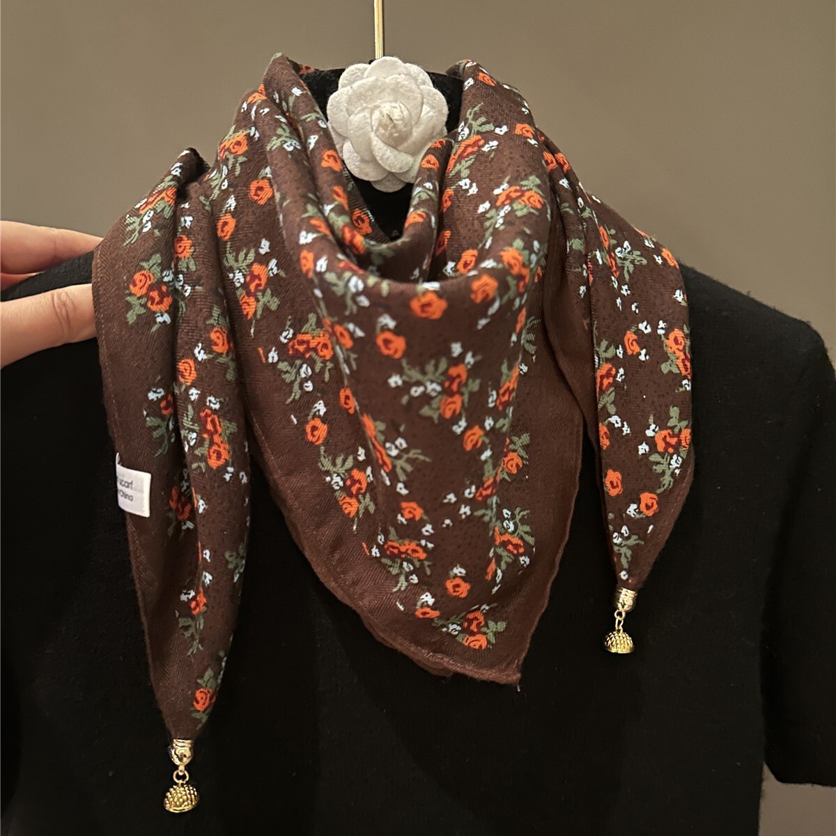 Designer Scarves Silk Shawls Compact Square Silk Scarves Retro Printed Silk Scarves Luxurious Women's Combinations Fashionably Versatile