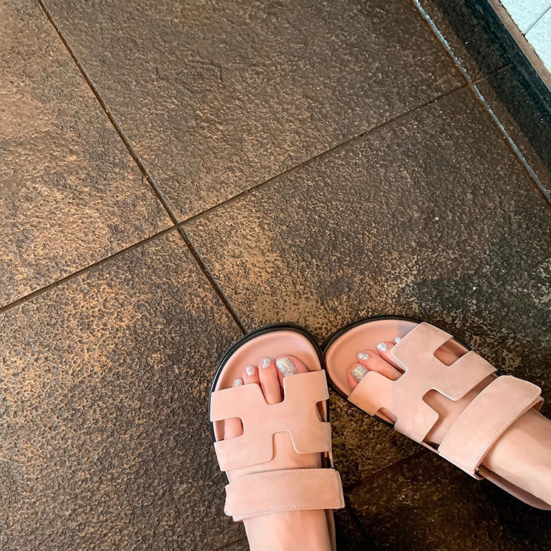 Hot new free shipping designer slippers for womens flat sandals pink black white grey yellow Fashionable and versatile casual thick soled slippers