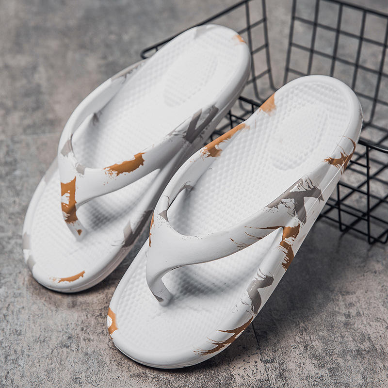 2026 new plus size flip flops thick soled outdoor beach shoes lightweight and breathable couple clip on sandals